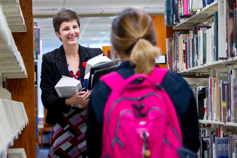 Woman helping a student in the Library