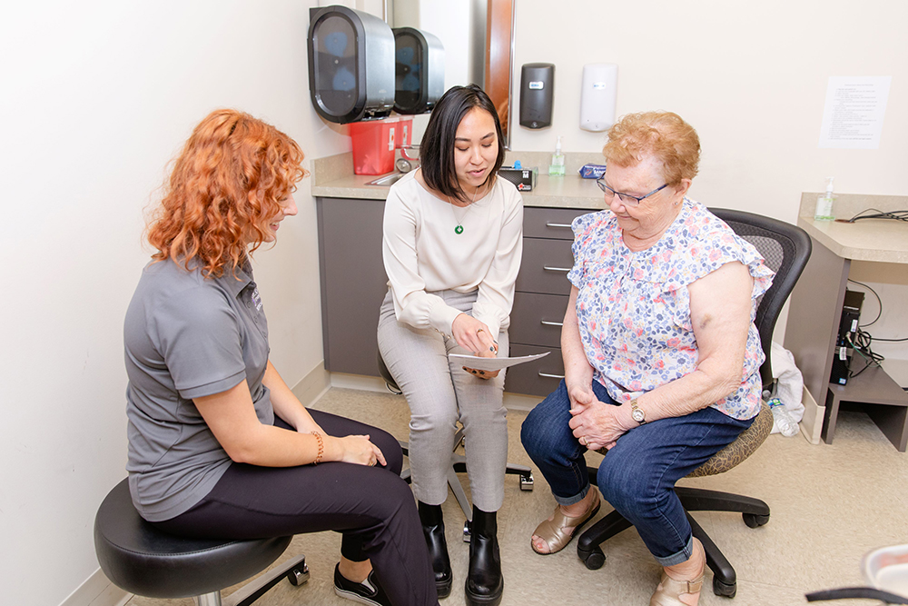 Gerontology Nurses working with patient