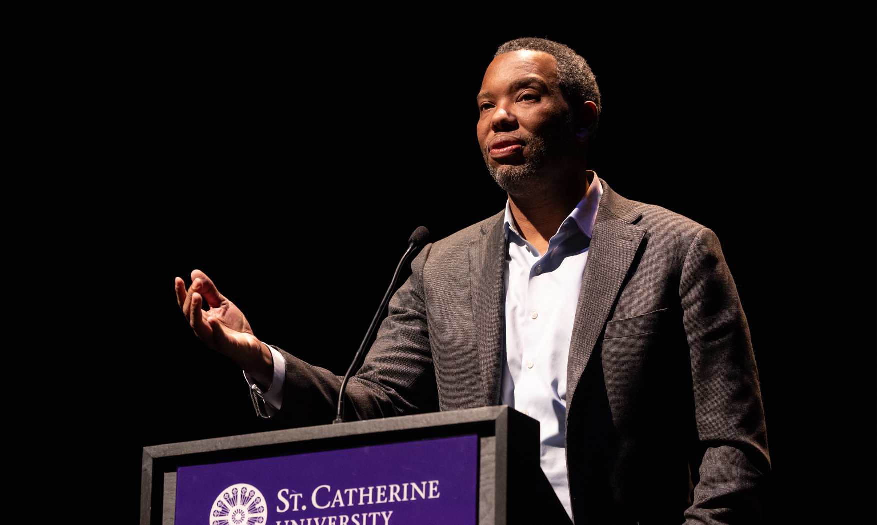 Ta-Nehisi Coates speaks at a lectern. 