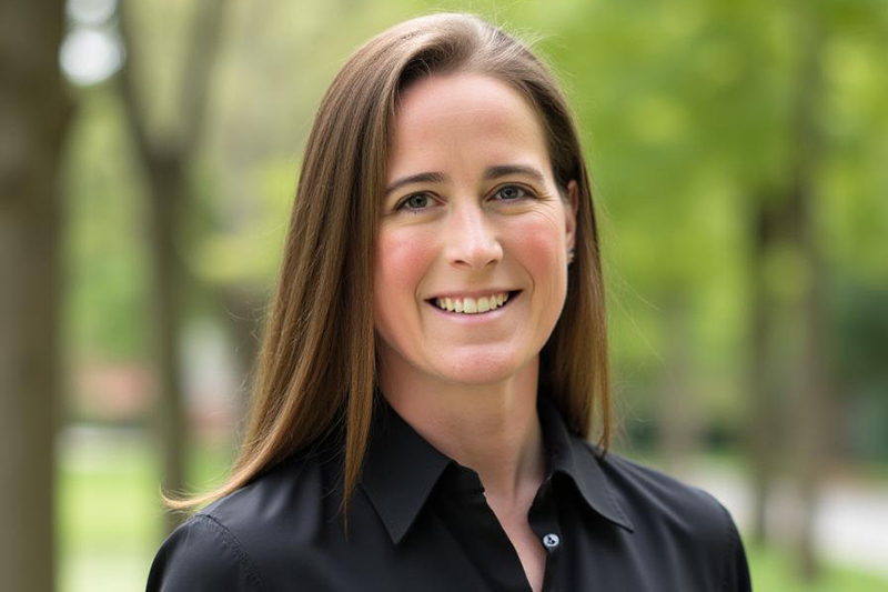 Profile phot of Aimee Zellers - Dean of School of Liberal arts, Business, and Leadership