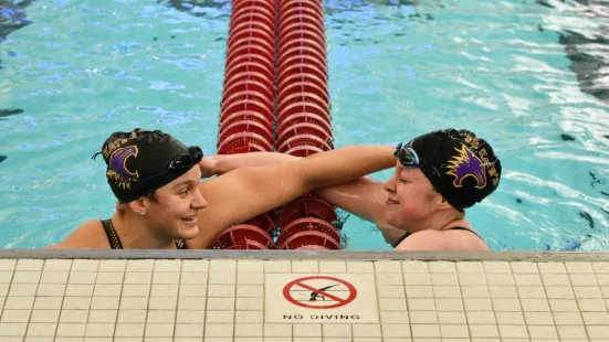 Jordyn Wentzel ’22 (left) and Molly McMahon ’21 (right)