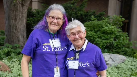 Alumni gather for a photo at Reunion 2022.