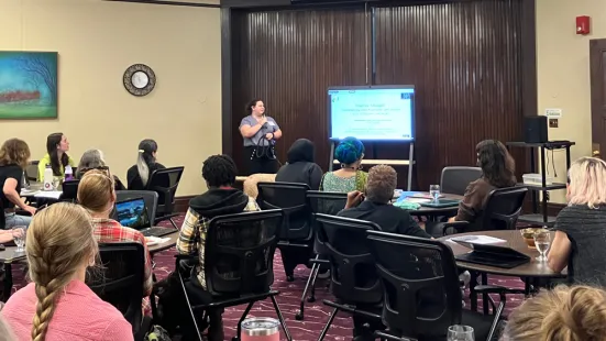 Abigail Nachreiner ’24 presents at workshop