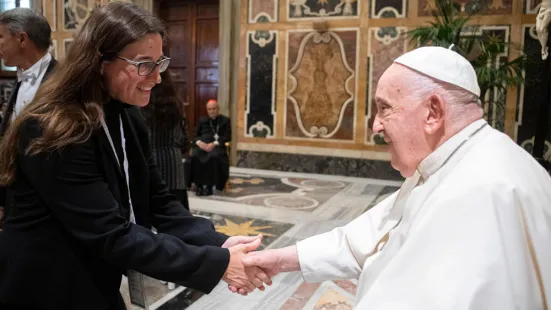 D'Ann Urbaniak Lesch greets His Holiness Pope Francis