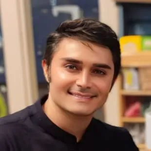 Artam Enayat