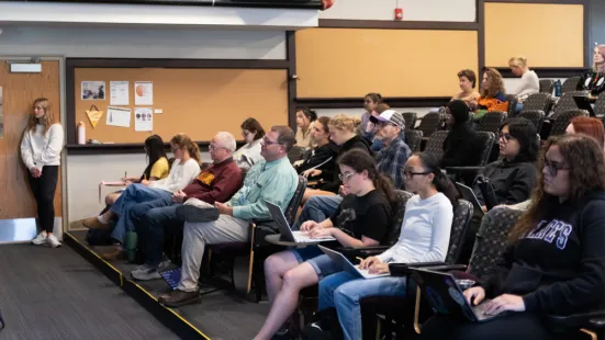 A group of students sitting in Mendel in the lecture hall.
