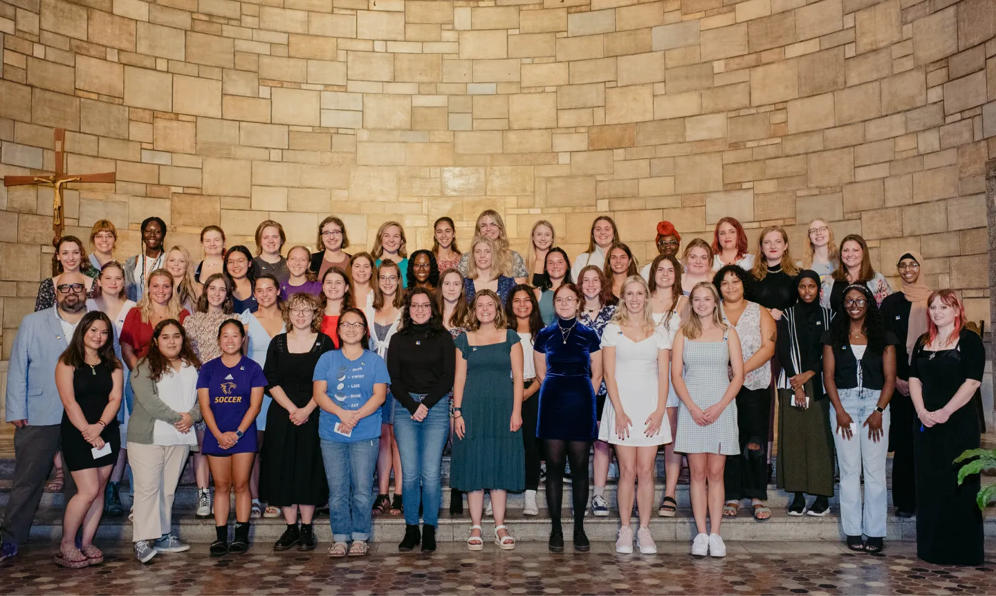 A group of Antonian Honors students pose in the Chapel
