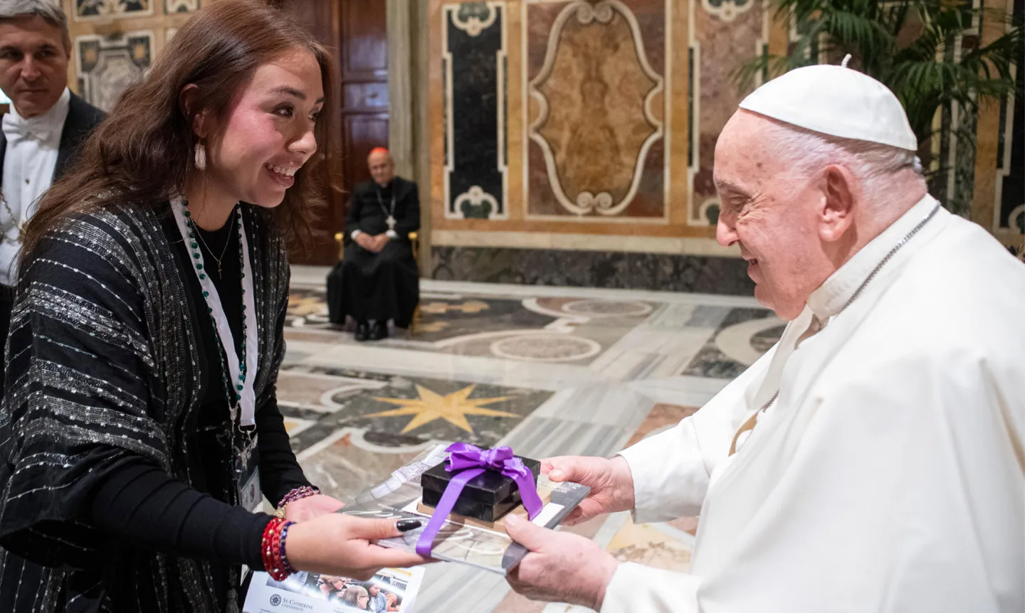 Victoria Delgado-Palma ’23 offers a gift to His Holiness Pope Francis
