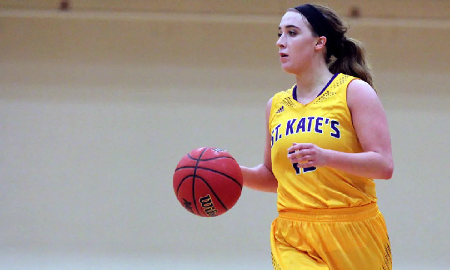 Wildcat Athlete of the Week (February 13, 2017): Audra Clark '18 helped the Wildcat basketball team earn its way into the playoffs. Photo by Kylie Macziewski '18.
